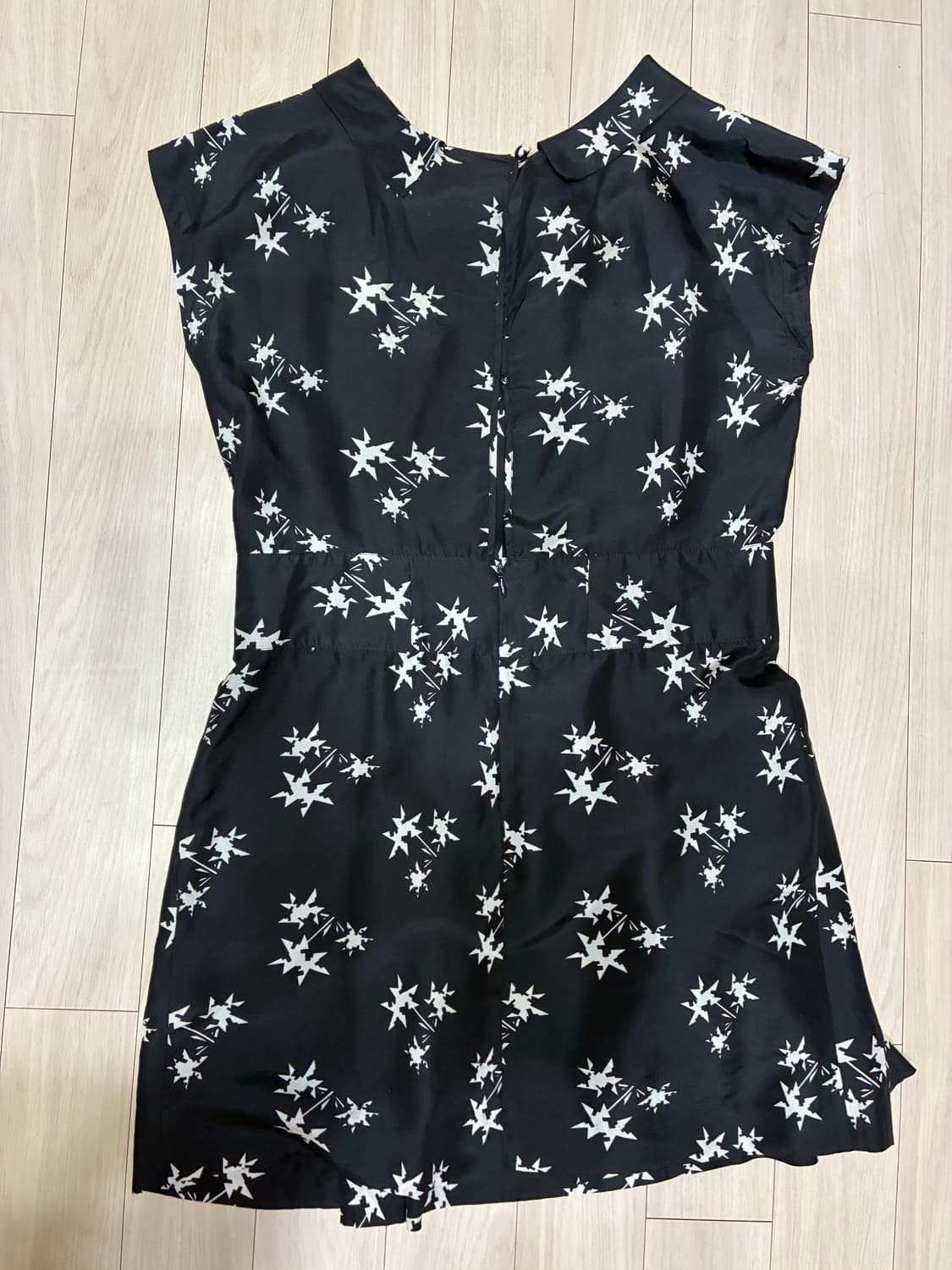 [정품] 미우미우(Miu Miu) 오픈백 파이핑 원피스 (정55 추천) 상품이미지1