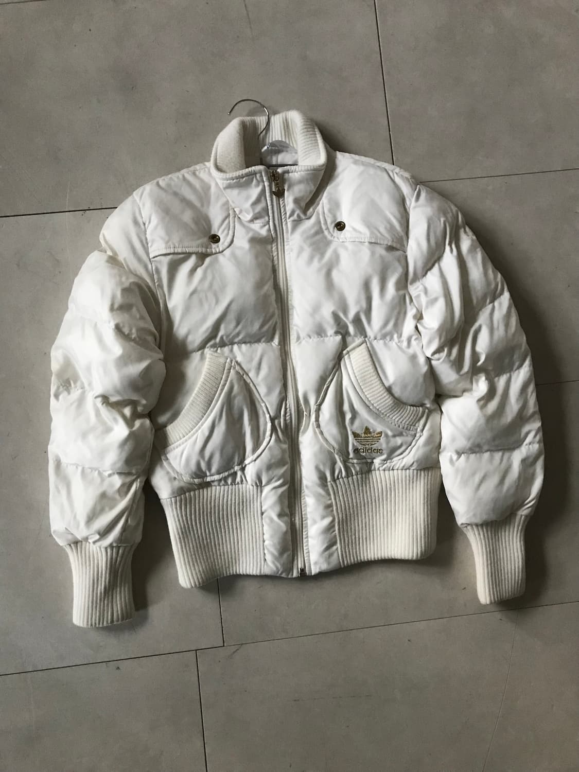 아디다스 화이트 빅로고 패딩 상품이미지8