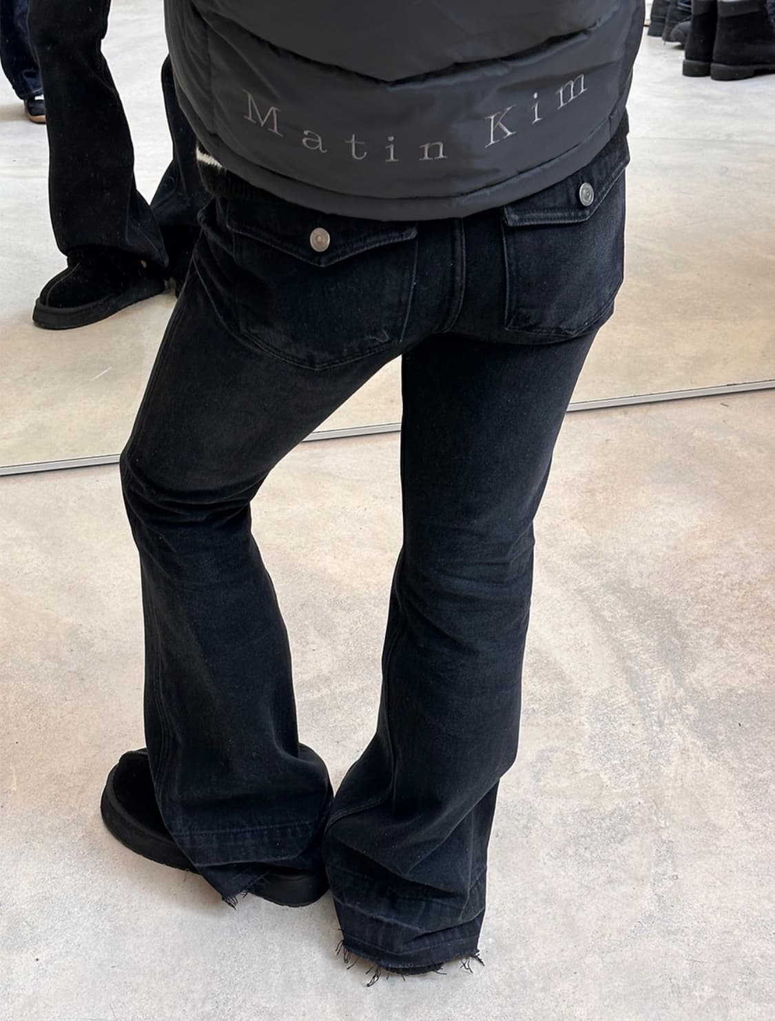 BACK POCKET POINT WASHED BOOTS CUT DENIM 상품이미지2