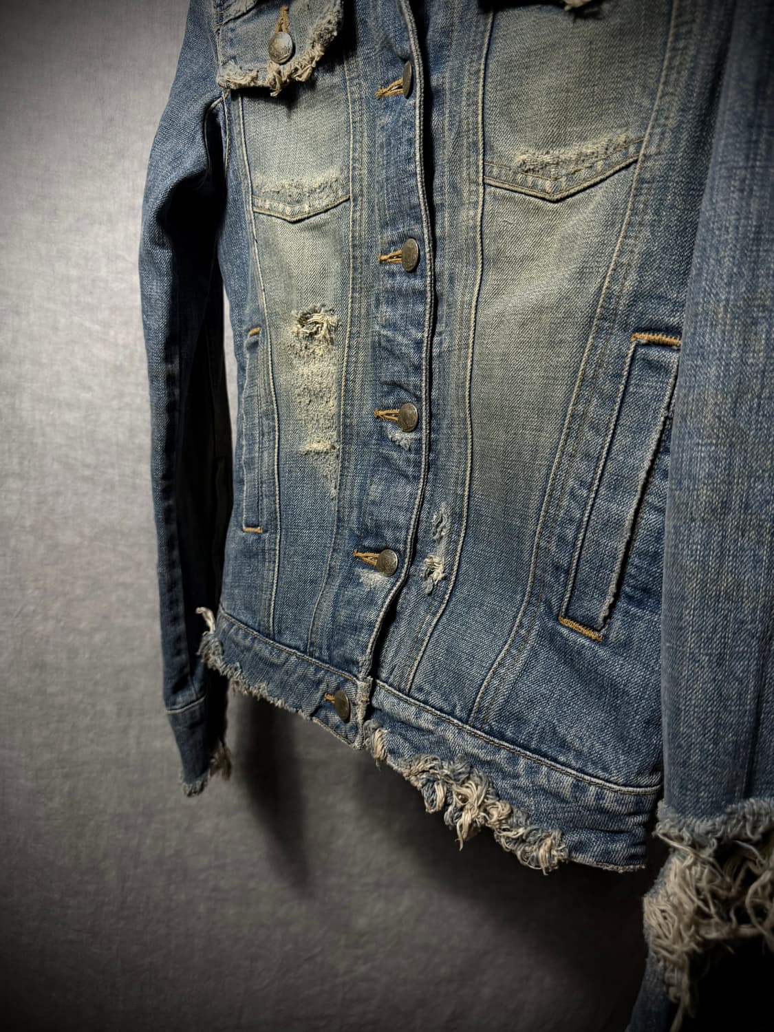 LGB Distressed Fringe Denim Jacket 상품이미지4