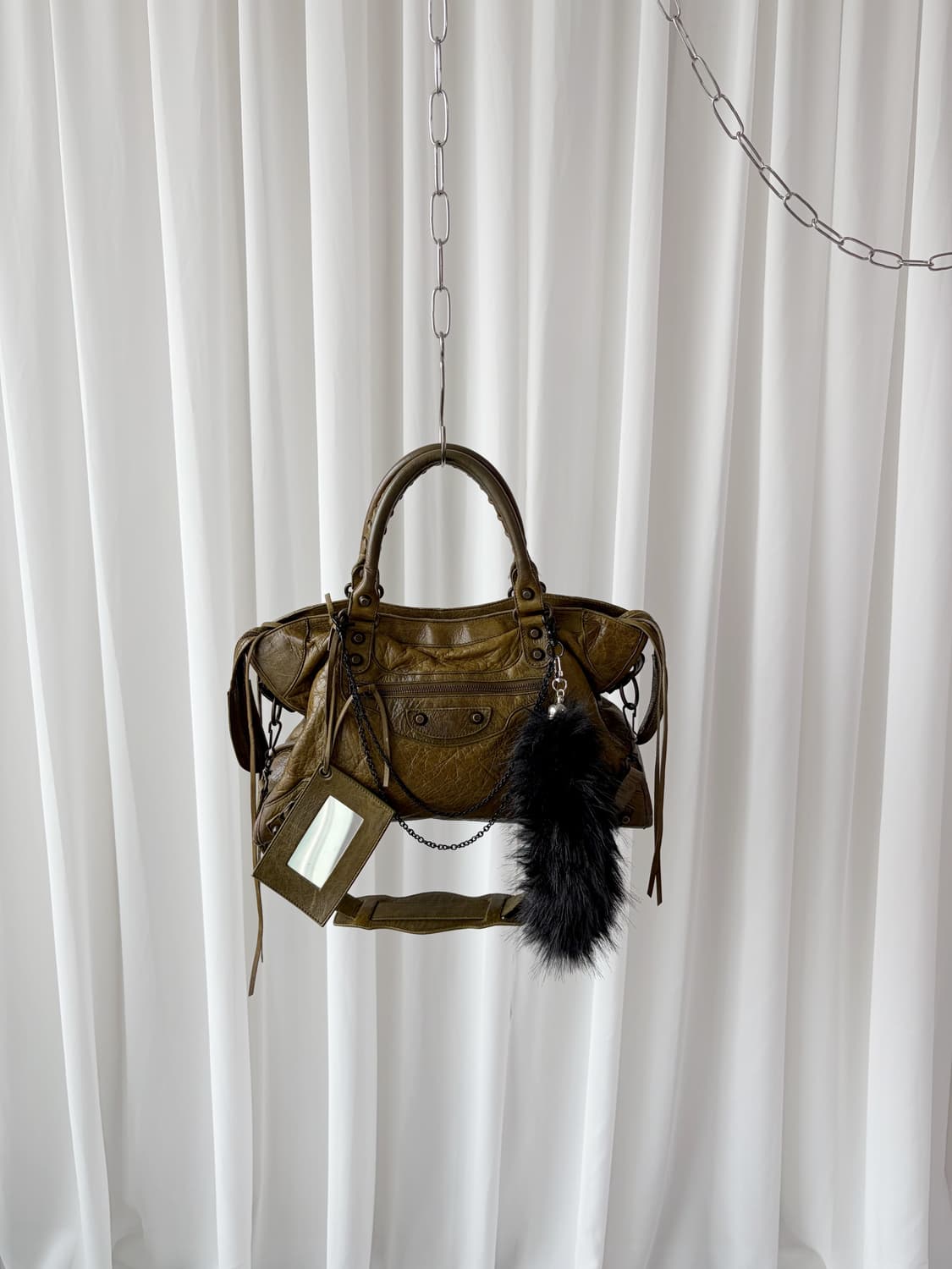 발렌시아가 시티 모터백 카키 올리브 상품이미지1