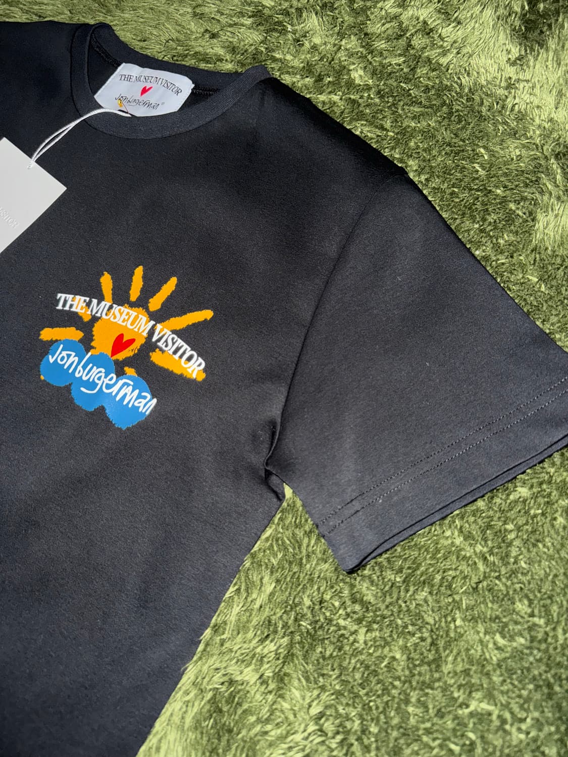 [S] 더뮤지엄비지터 X 존 버거맨 콜라보 플래닛 프린트 티셔츠 상품이미지4