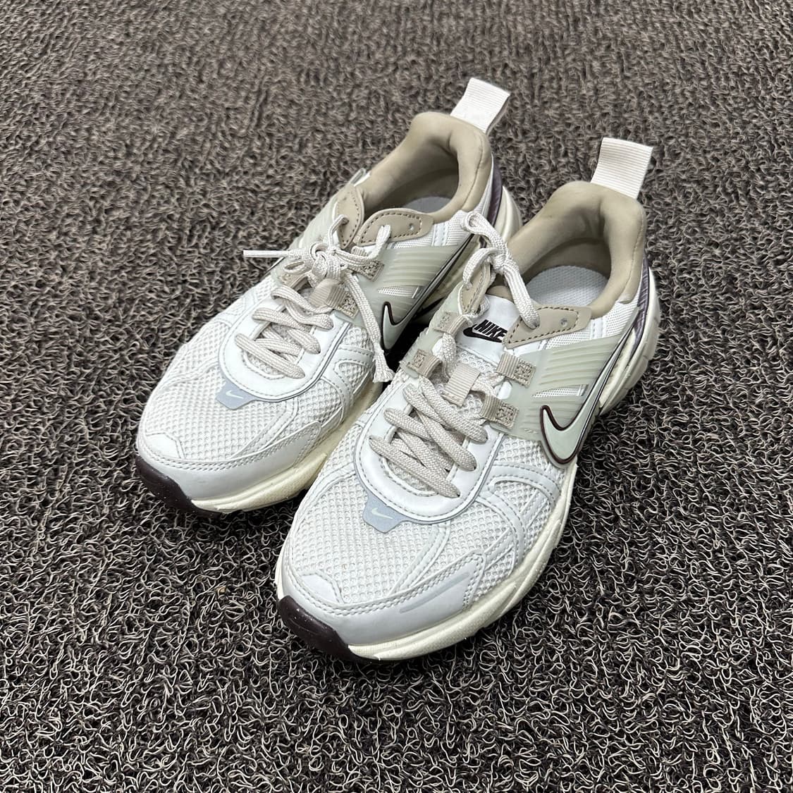 NIKE 나이키 V2K 런 라이트 운동화 240 상품이미지2