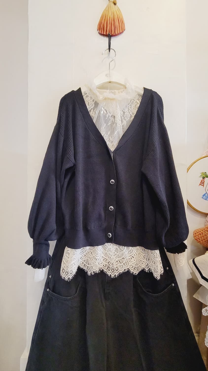 리본벌룬 가디건. 레이스 블라우스. 블랙진 와이드팬츠 상품이미지2