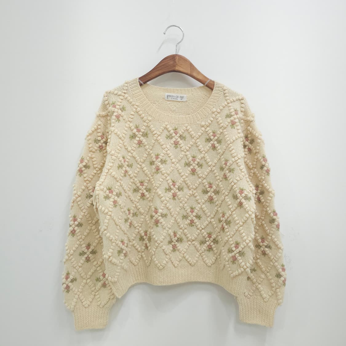 아이보리 팝콘 자수장미 니트 상품이미지1