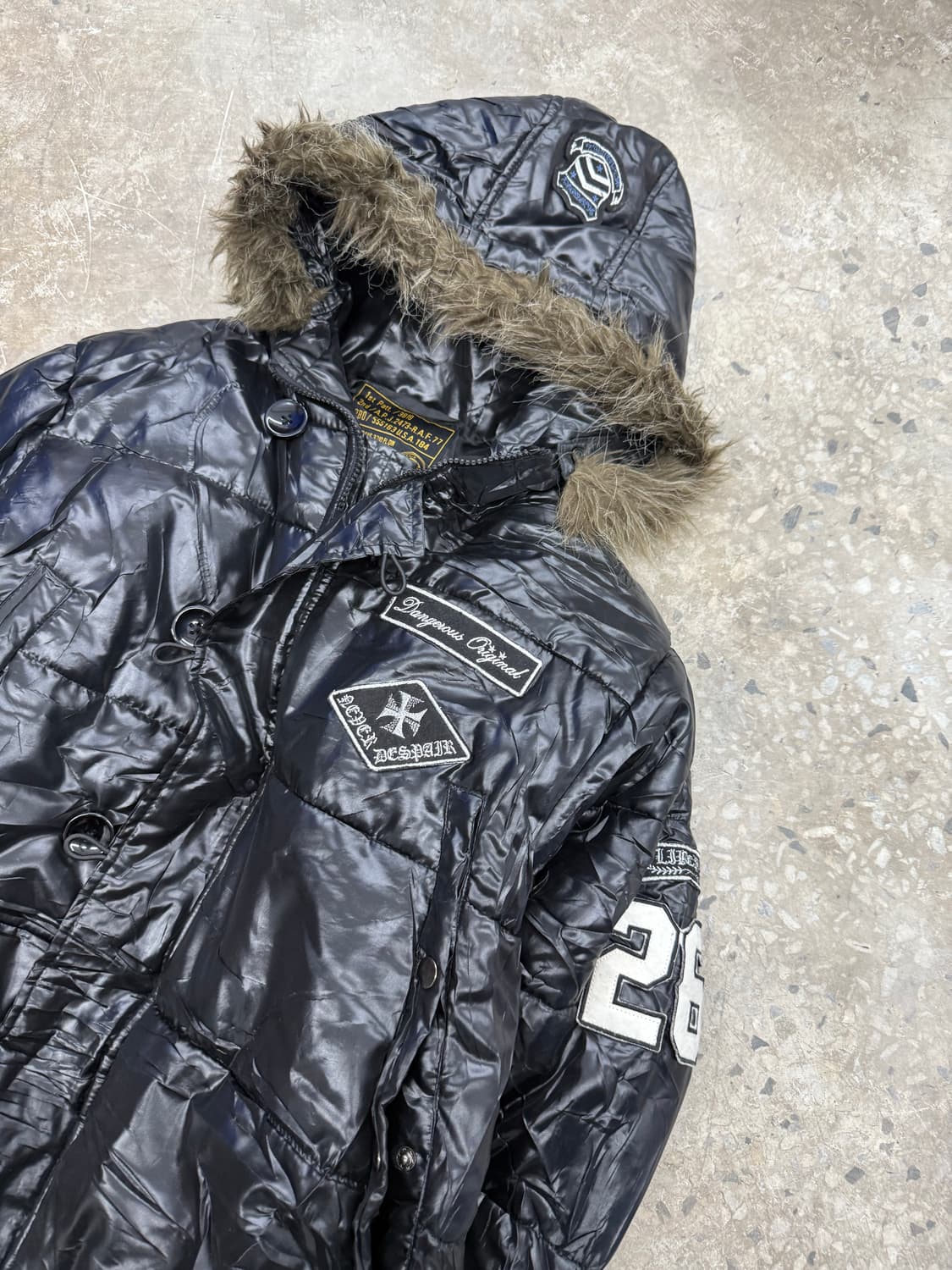 락시크 블랙 글로시 패치 패딩 상품이미지9