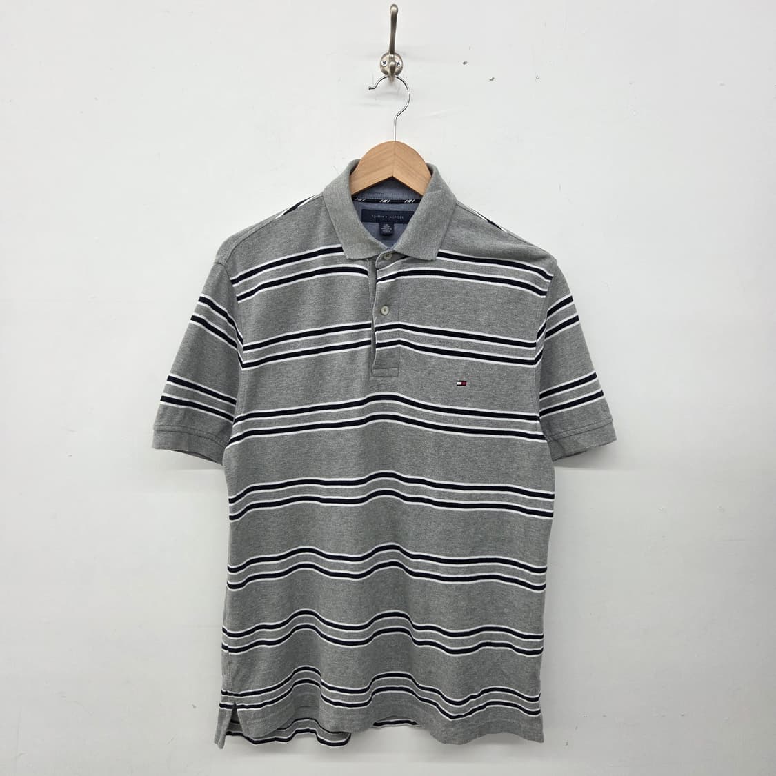 타미힐피거 스트라이프 카라티 그레이 남m 상품이미지1