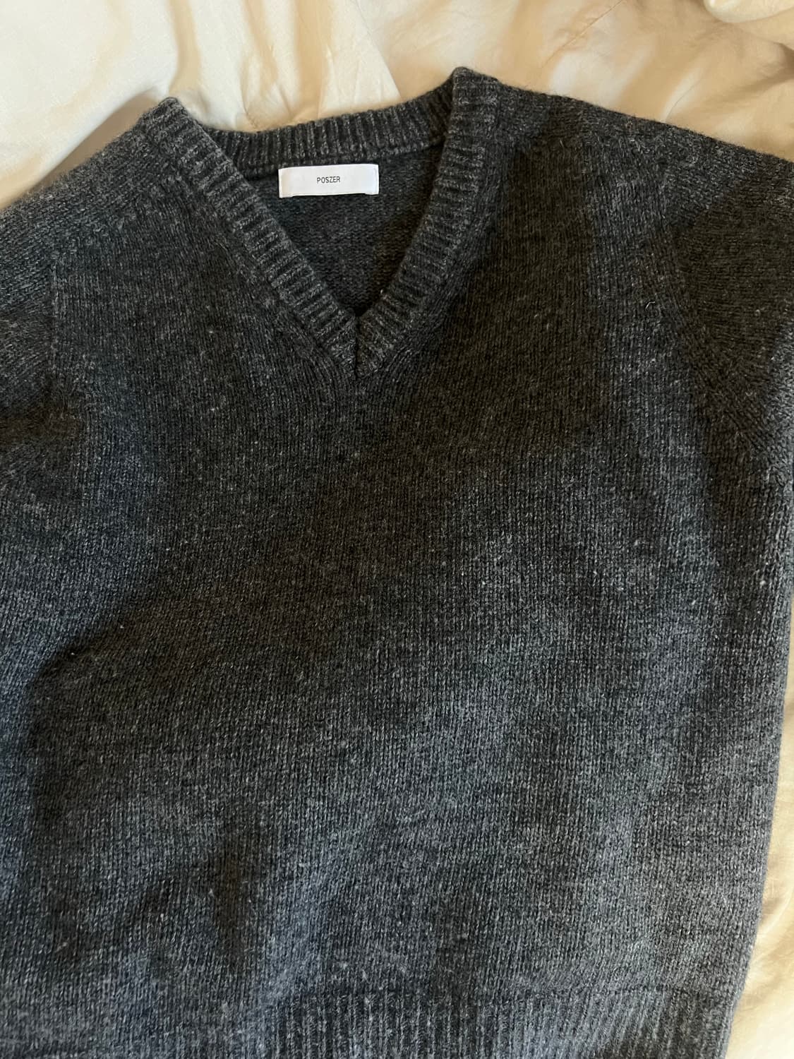 포저 파인 울 브이넥 풀오버 니트 상품이미지3