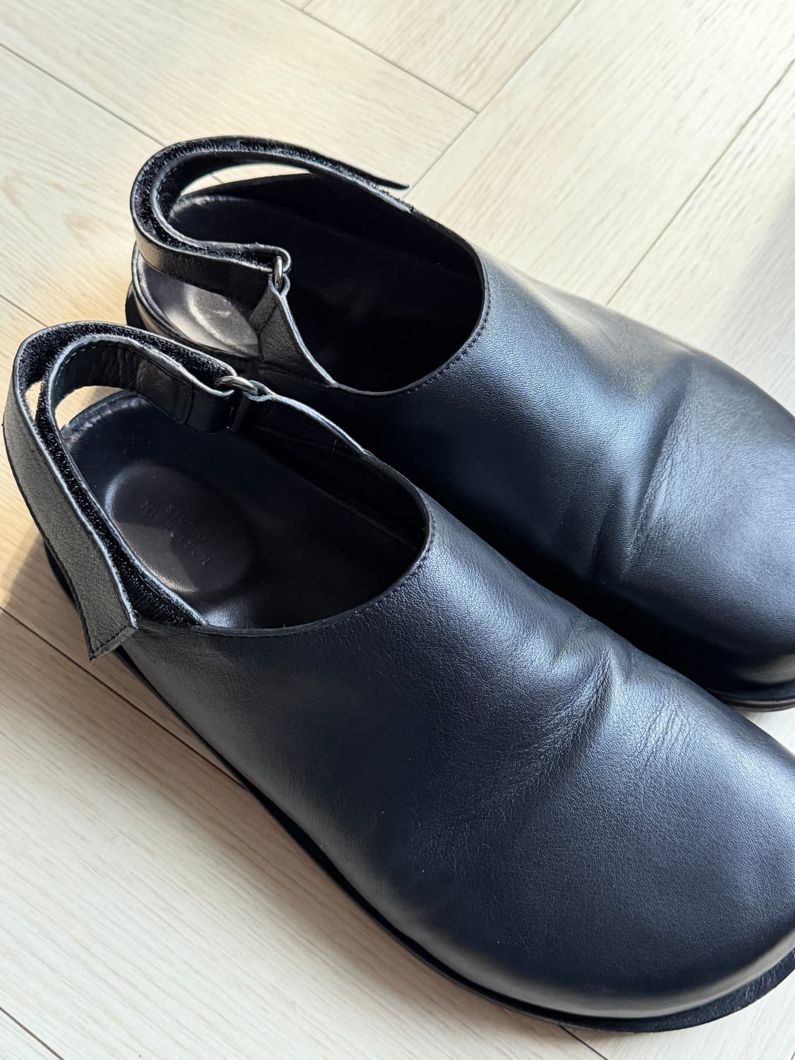 스튜디오니콜슨 블랙 가죽 뮬 슬리퍼 상품이미지3