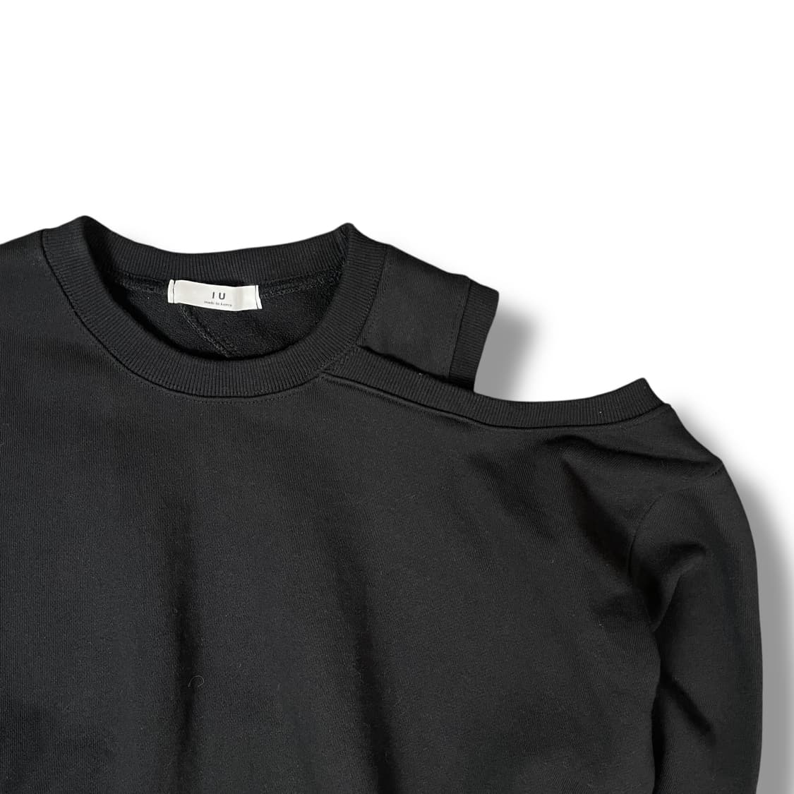 IU 빈티지 어깨 트임 크롭 맨투맨 상품이미지3