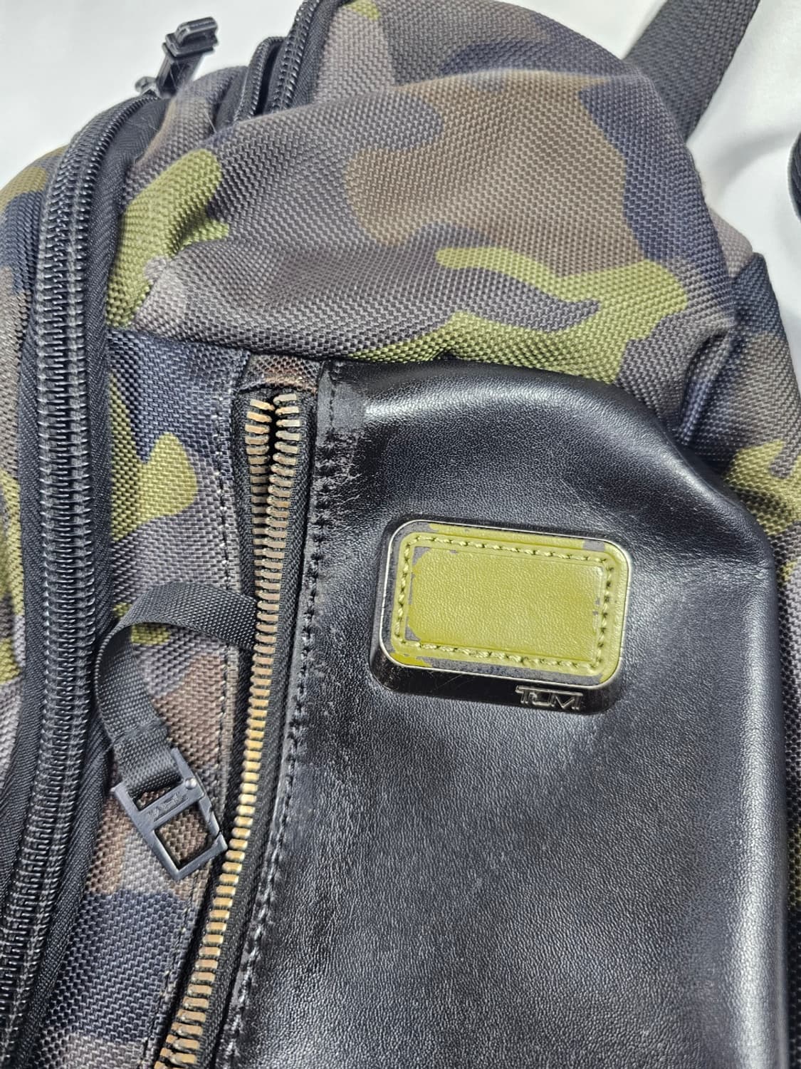 투미카모슬링백 상품이미지6