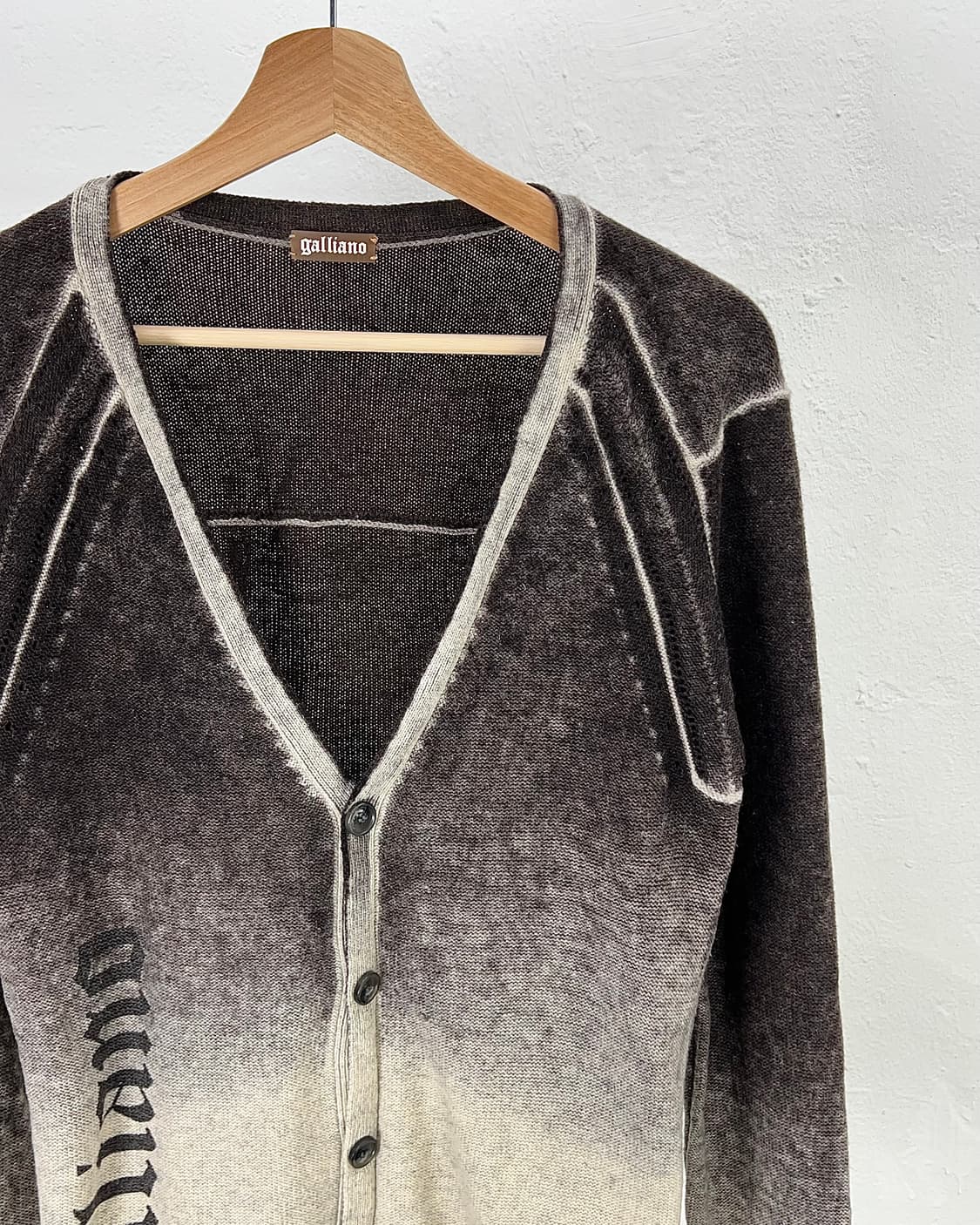 존 갈리아노 옴브레 그라데이션 브이넥 니트 가디건 상품이미지3