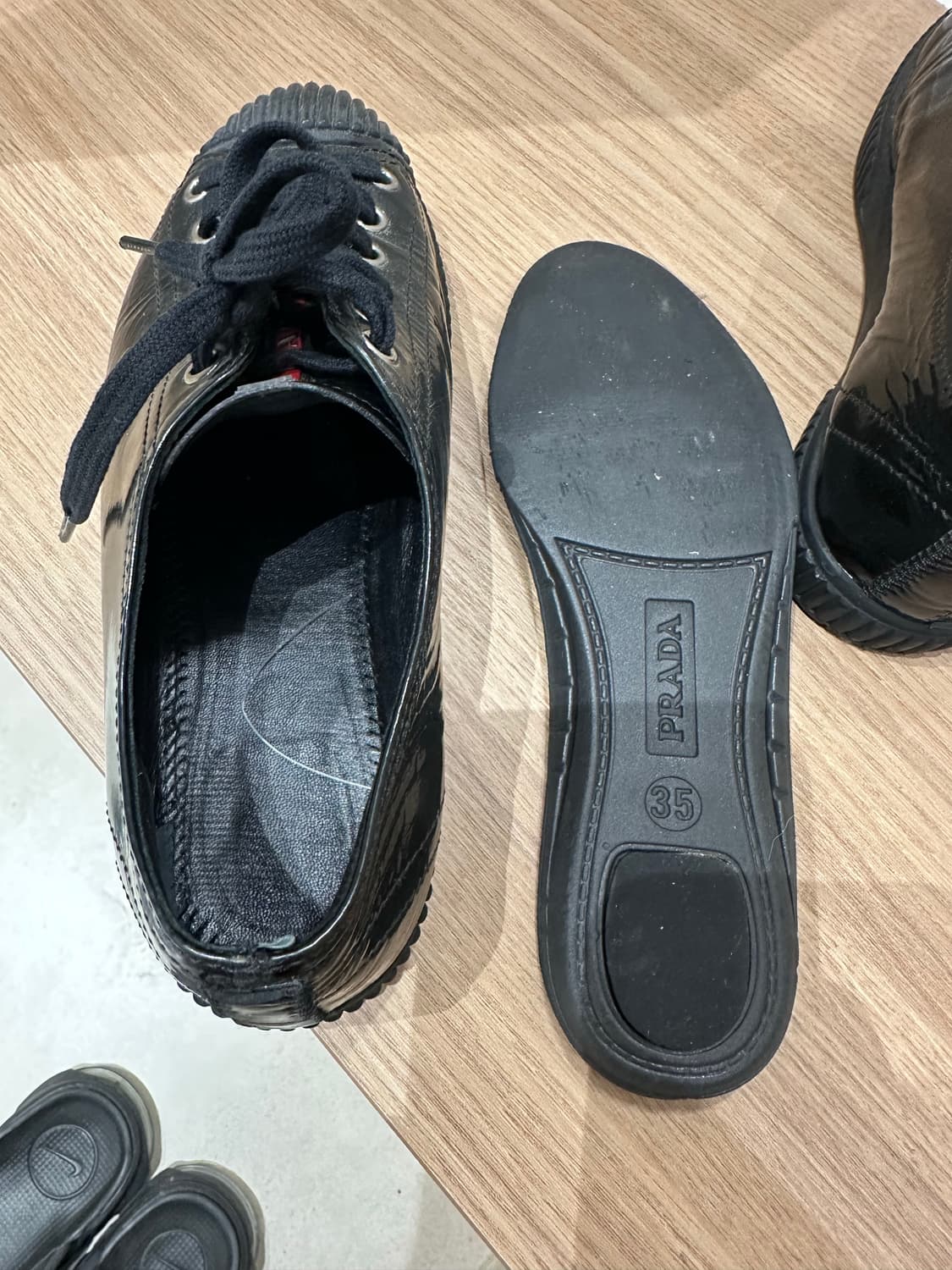 프라다 애나멜 스니커즈 블랙(35.5) 상품이미지6