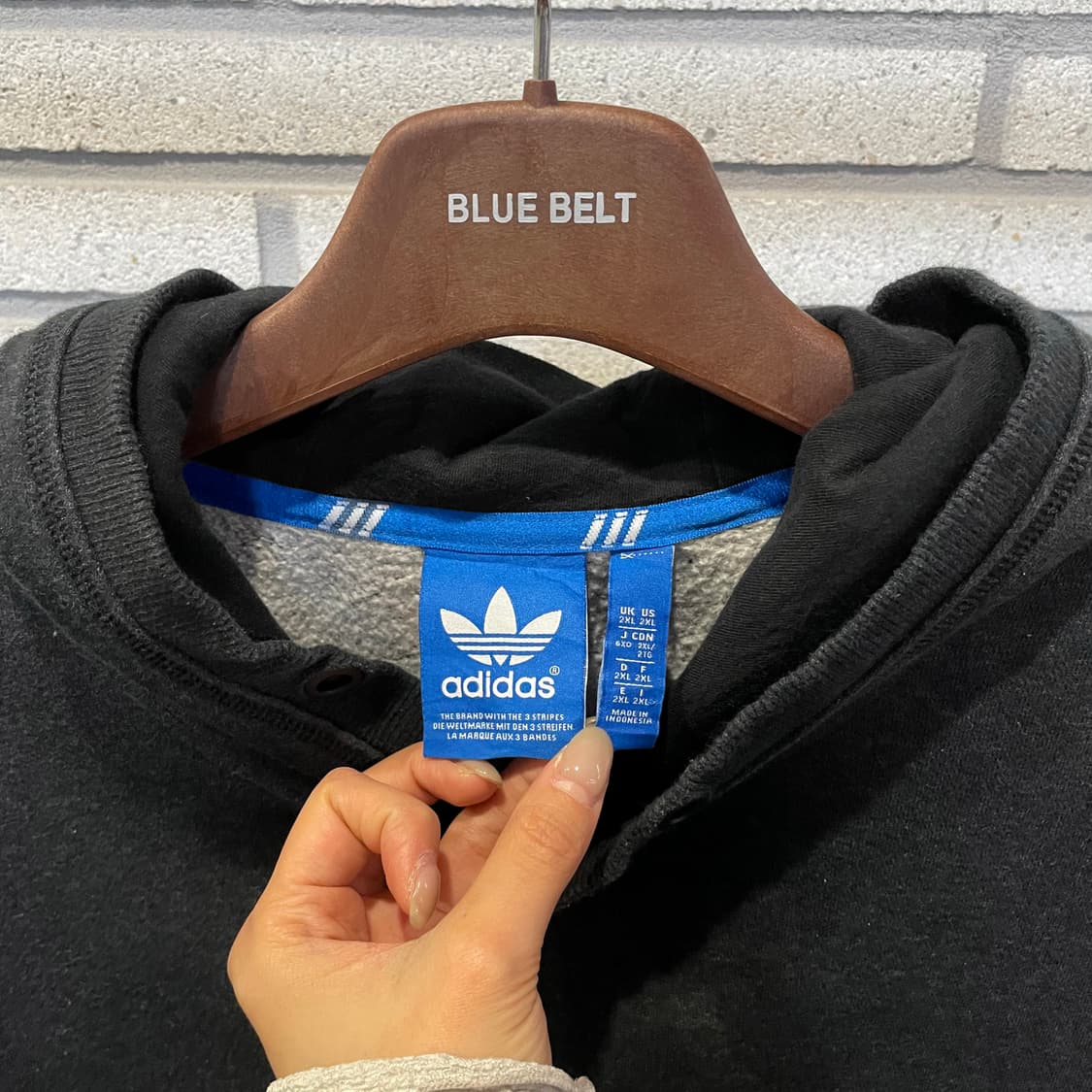 아디다스 후드티 오리지널 로고 배색 소매 삼선 디테일 블랙 상품이미지6