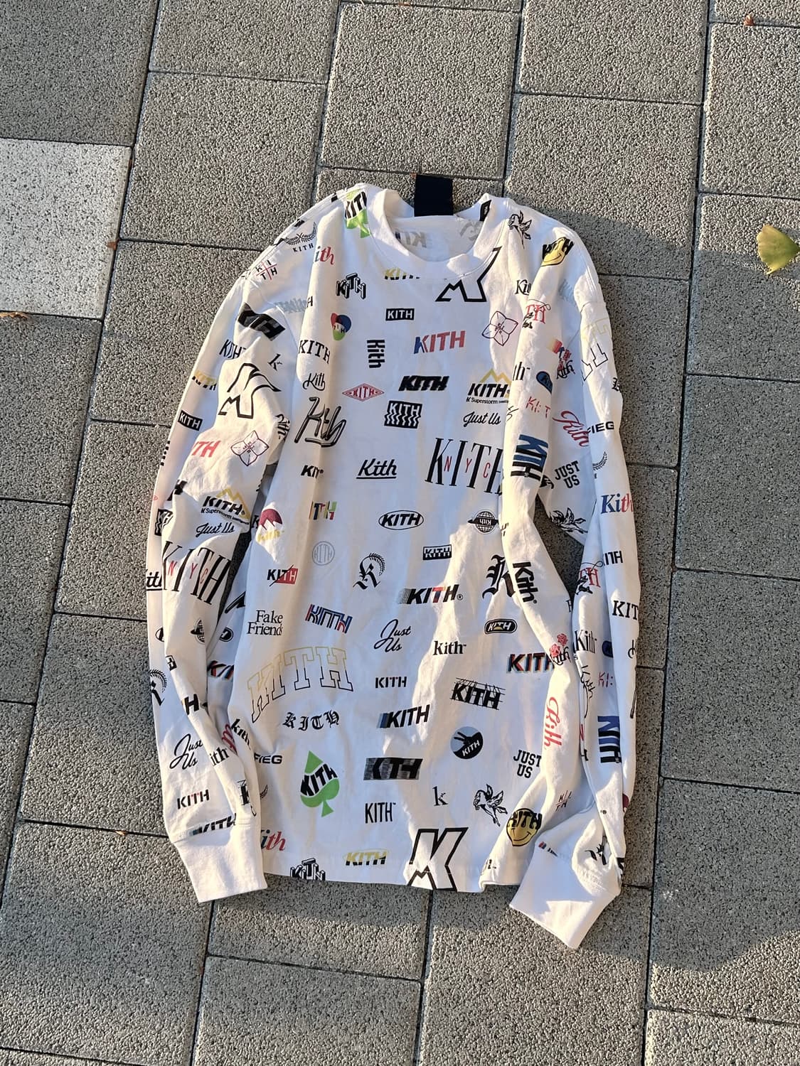 *새상품* kith X converse 멀티 로고 프린팅 롱슬리브 상품이미지1