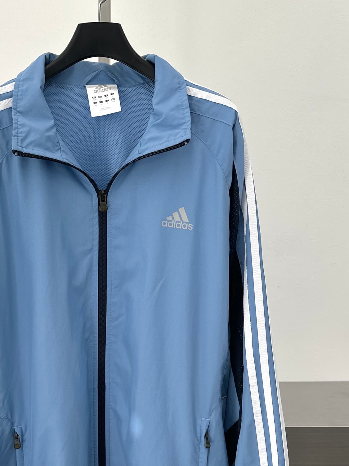 아디다스 스카이블루 삼선 바람막이  상품이미지3