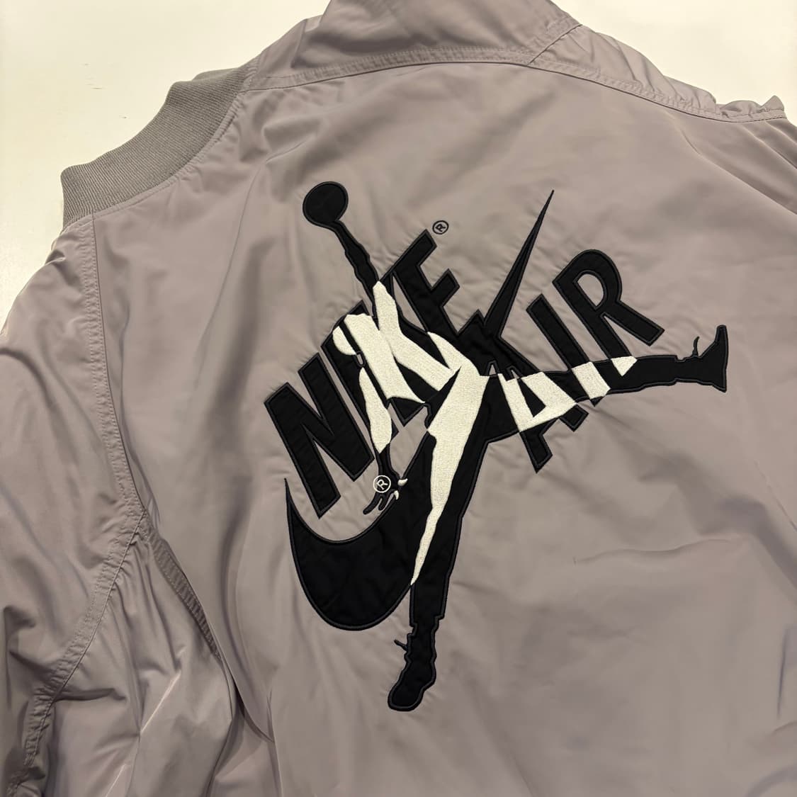 [M] 나이키 점프맨 윙스 조던 봄버 자켓 그레이 B600 상품이미지10