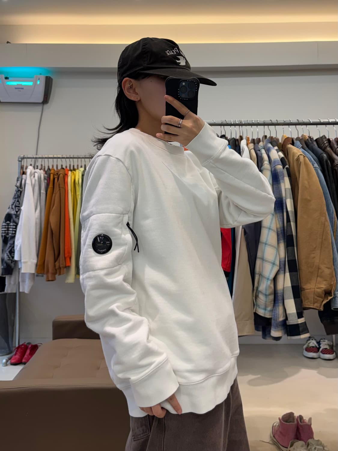 C.P. 컴퍼니 다이애그널 레이즈드 렌즈 와펜 맨투맨 상품이미지6