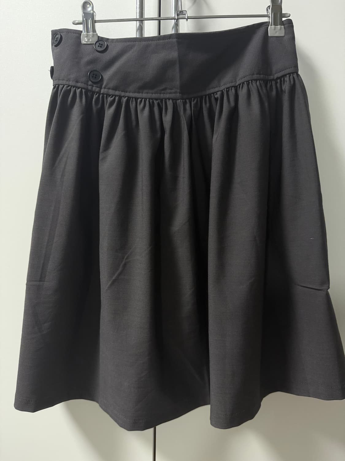 투버튼 차콜 미디스커트 상품이미지2