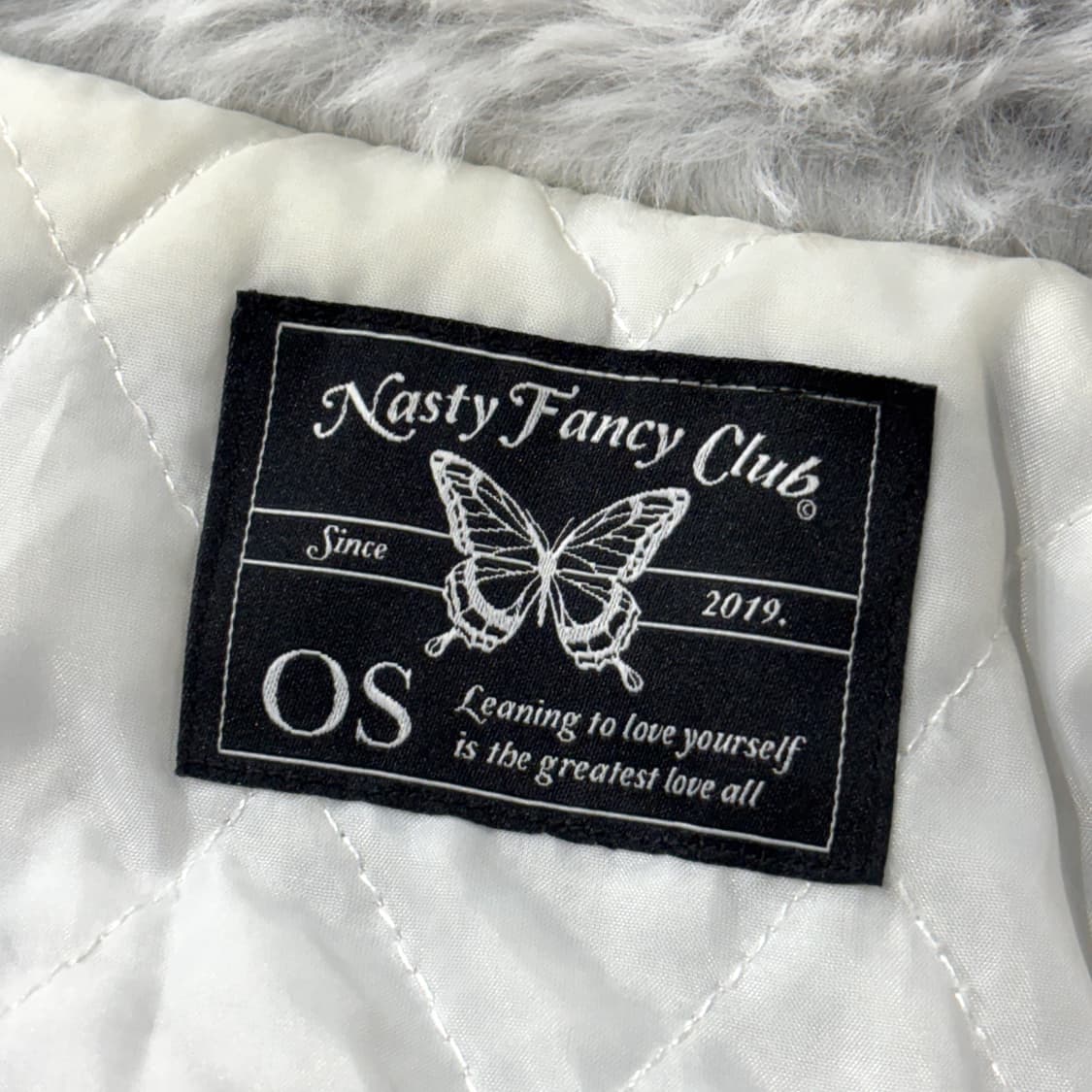 네스티팬시클럽 퍼 자켓(카리나님 착용) 상품이미지3