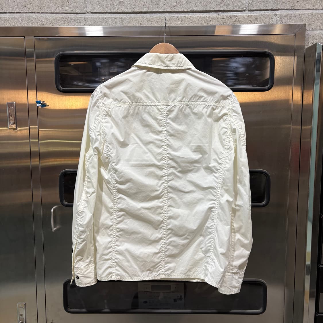 씨피컴퍼니 화이트 렌즈 오버 셔츠 자켓 상품이미지7