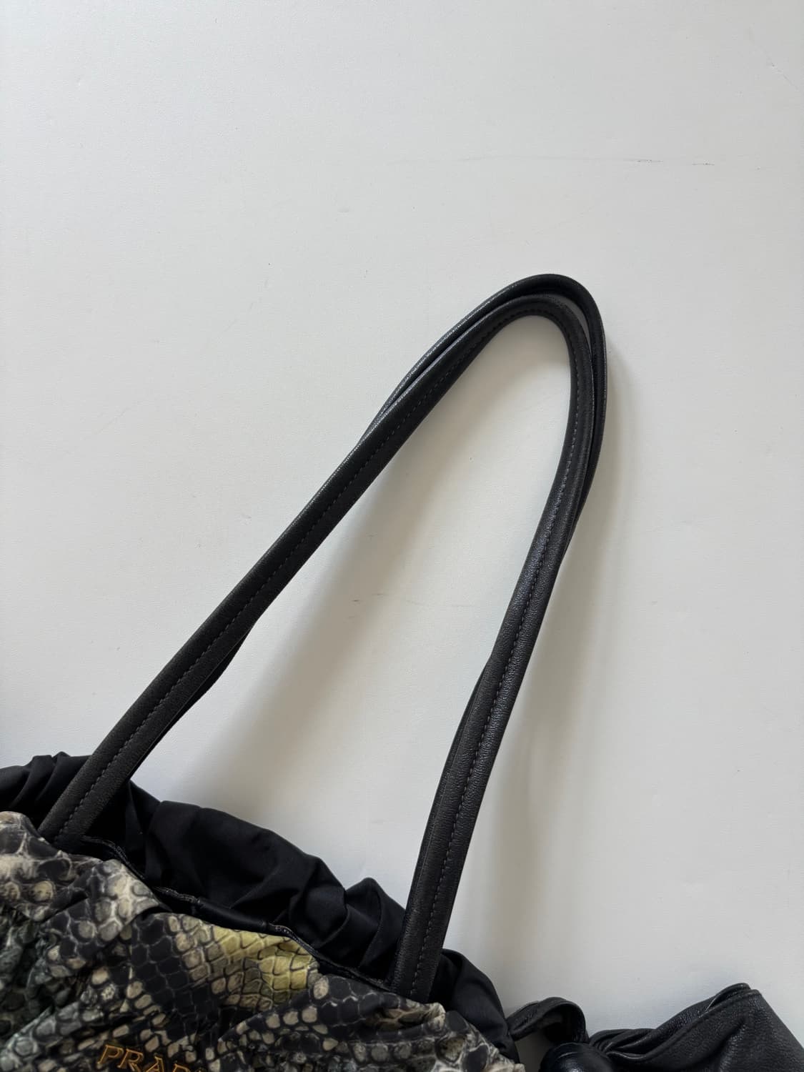 Prada 프라다 파이톤 프린트 나일론 숄더백  상품이미지6