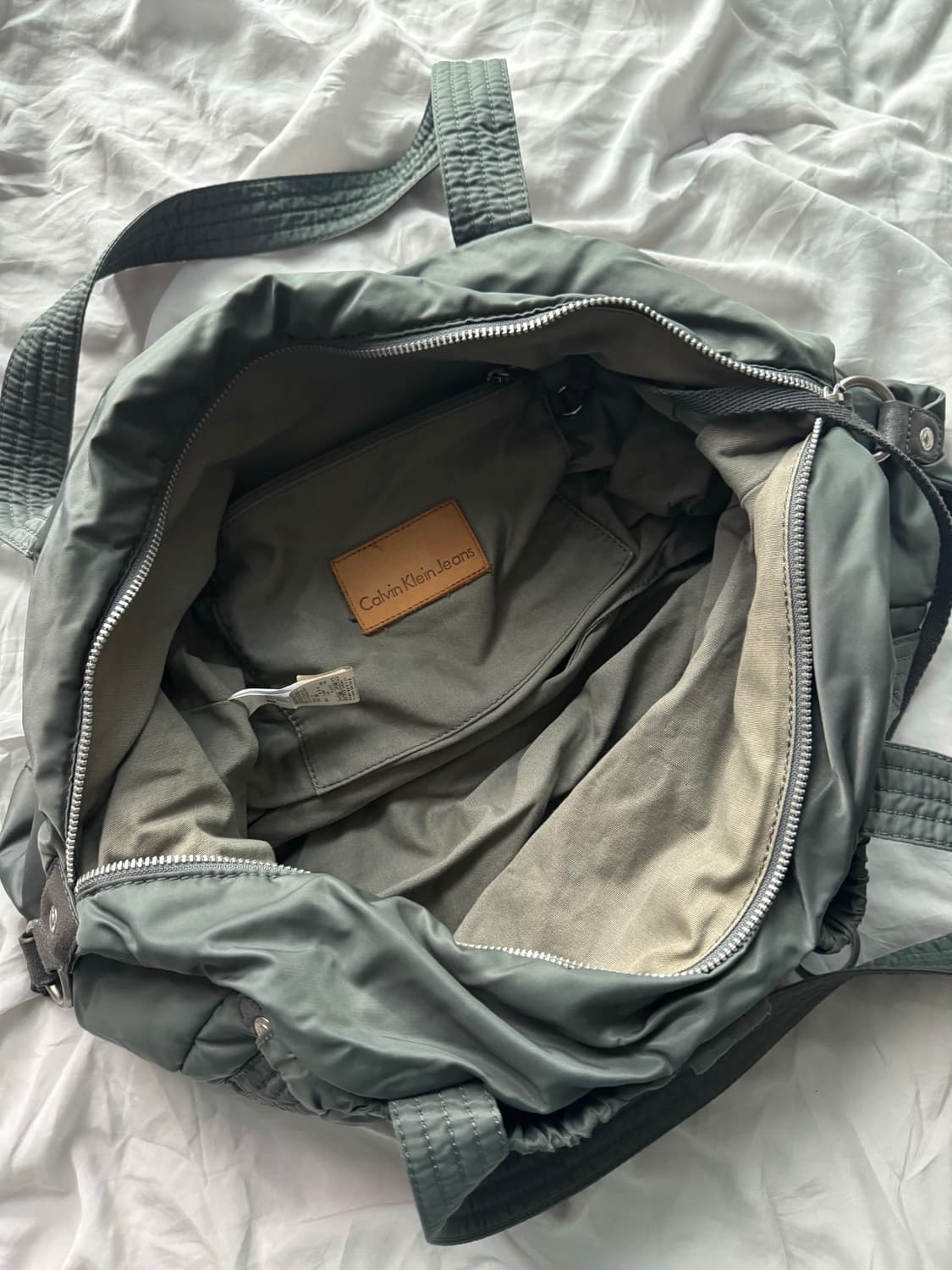 Calvin Klein 캘빈클라인 멀티포켓 보스턴백 상품이미지4