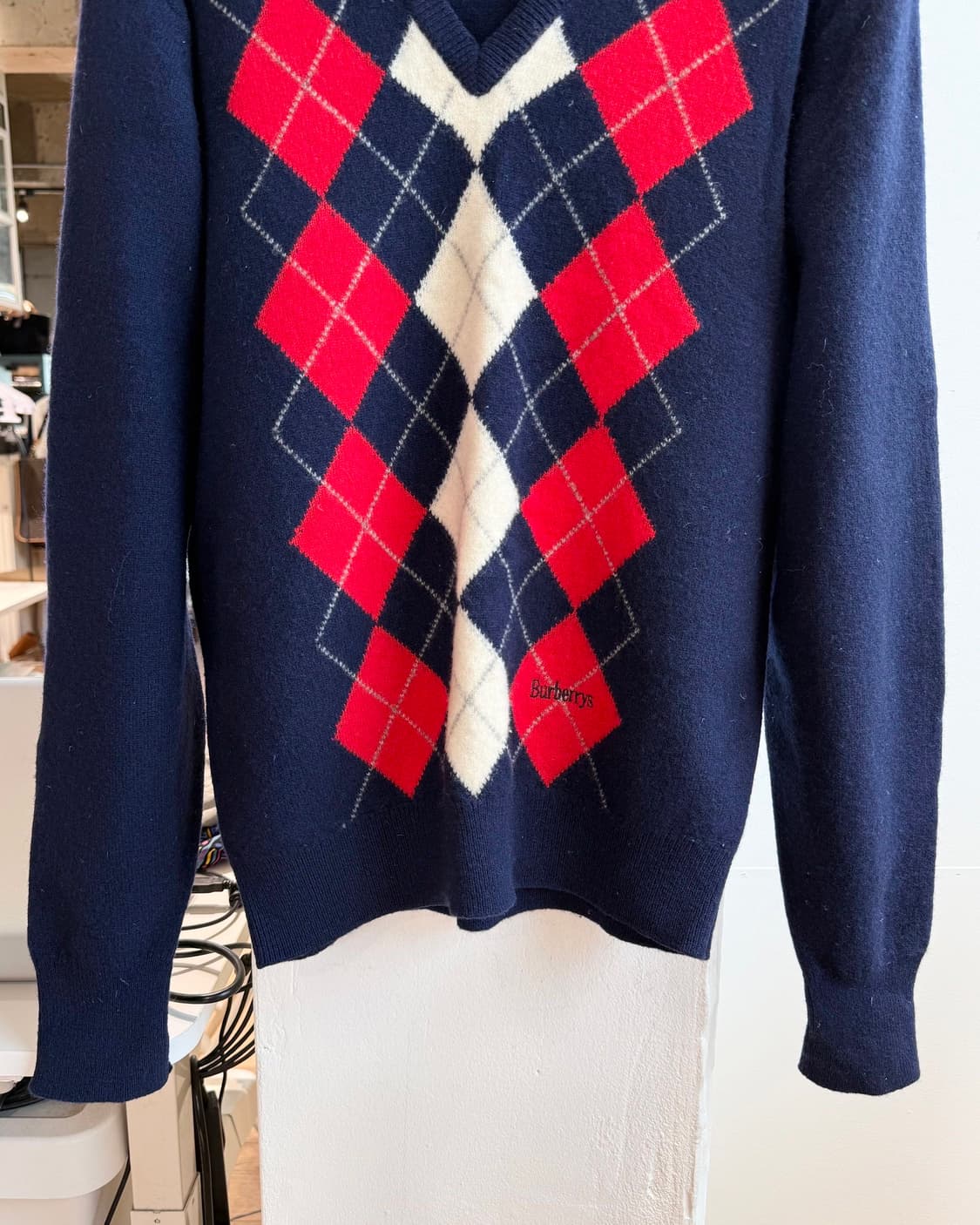 버버리 네이비 아가일패턴 브이넥 니트  상품이미지6