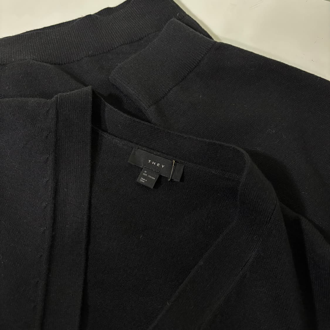 M THEY 블랙 무지 가디건 상품이미지3