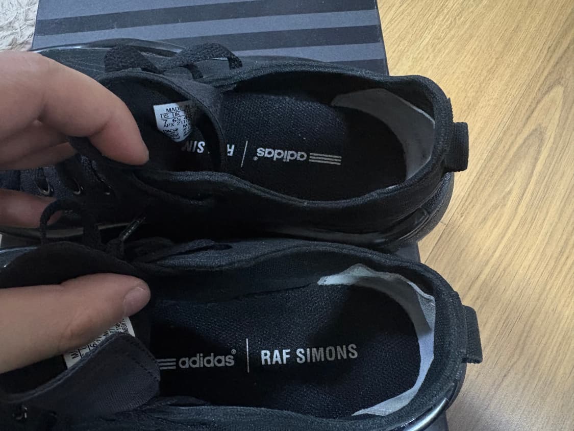 아디다스x라프시몬스 류러너 트리플 블랙 상품이미지6