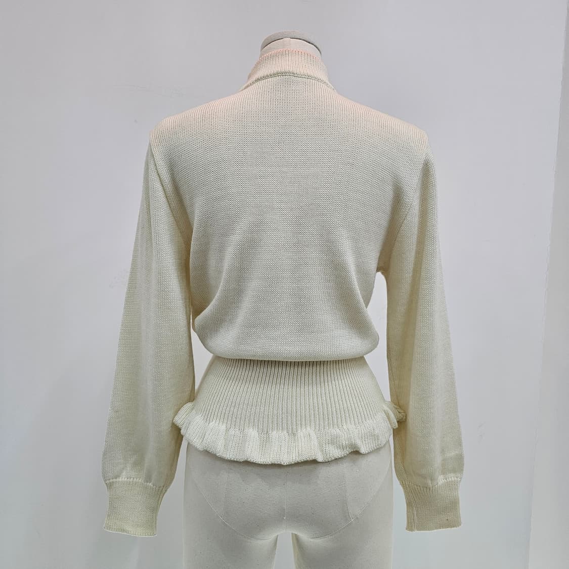 플라워 코사지 프릴 터틀넥 니트  상품이미지8