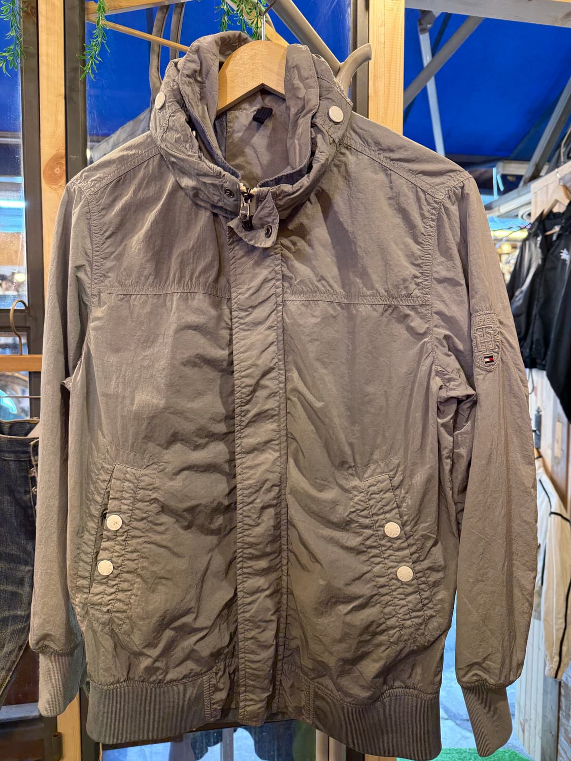 타미힐피거 그레이 윈드브레이커 상품이미지1