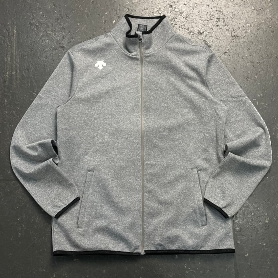 100 데상트 집업 상품이미지1