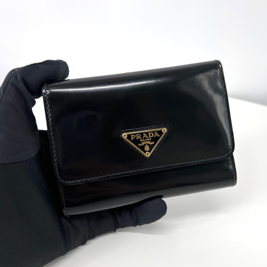 프라다 브러시드 삼각로고 중지갑 블랙 상품이미지2