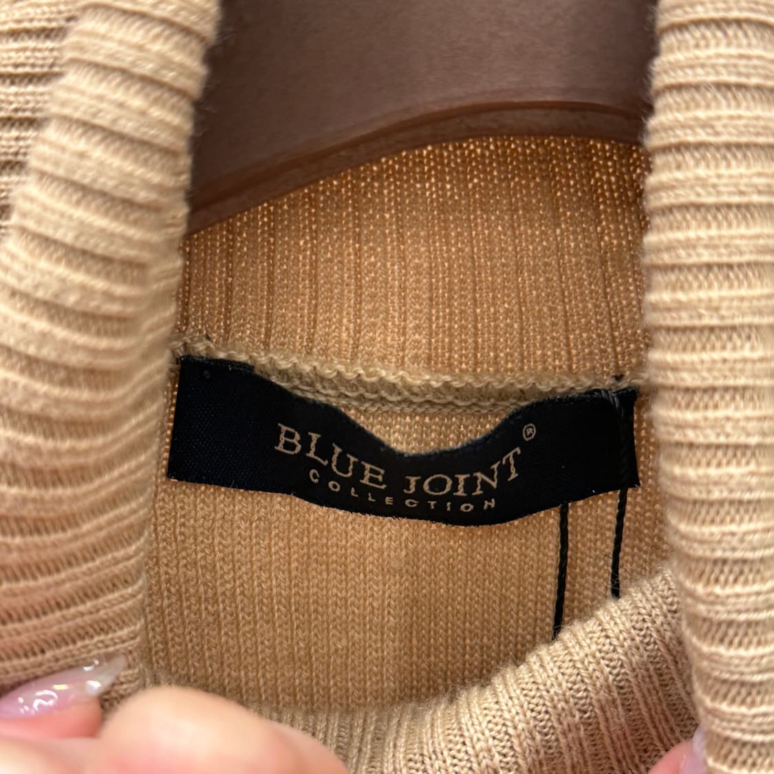 블루조인트 슬리브리스 니트 터틀넥 민소매 탑 슬림핏 베이지 상품이미지7