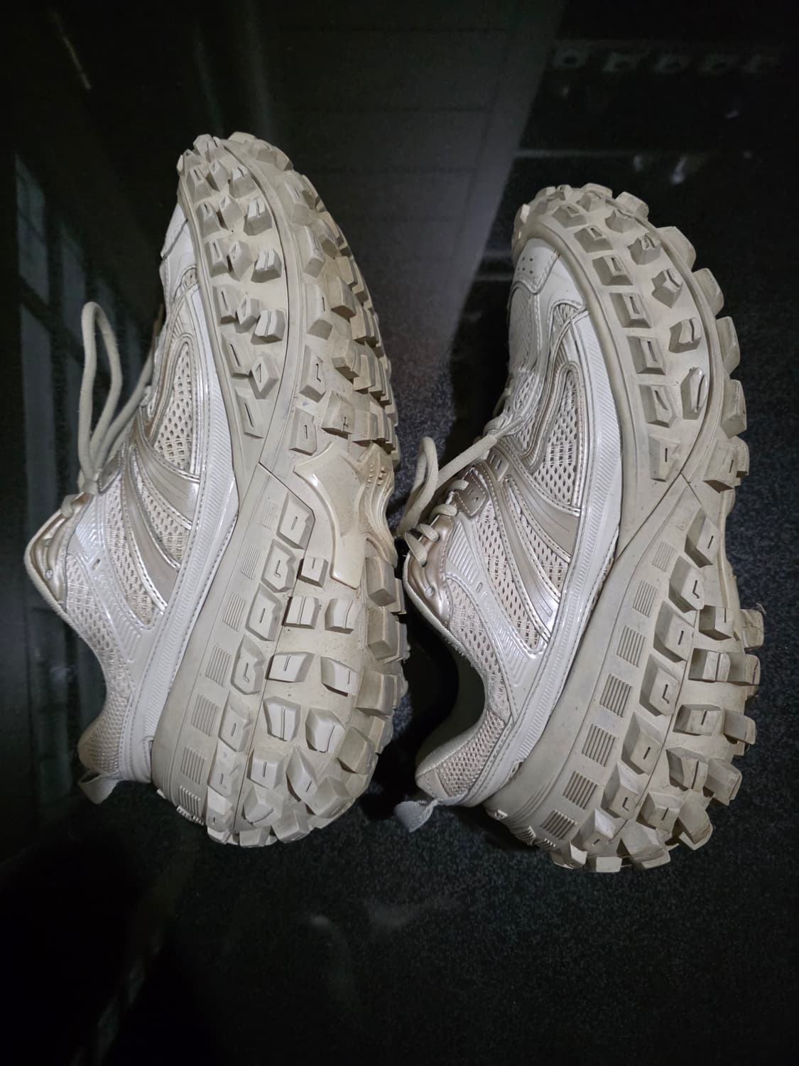 발렌시아가 디펜더 (바운서) 베이지 42 백화점판 상품이미지5