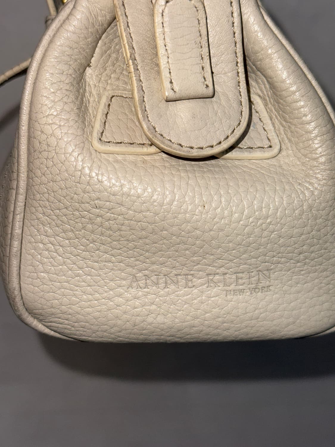 Anne Klein ivory buckle shoulder bag  상품이미지4