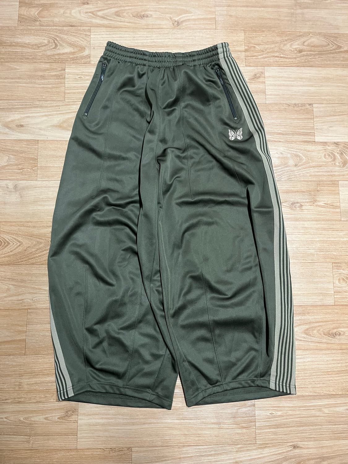 니들스 x LHP hd 트랙팬츠 올리브 xs사이즈 상품이미지1