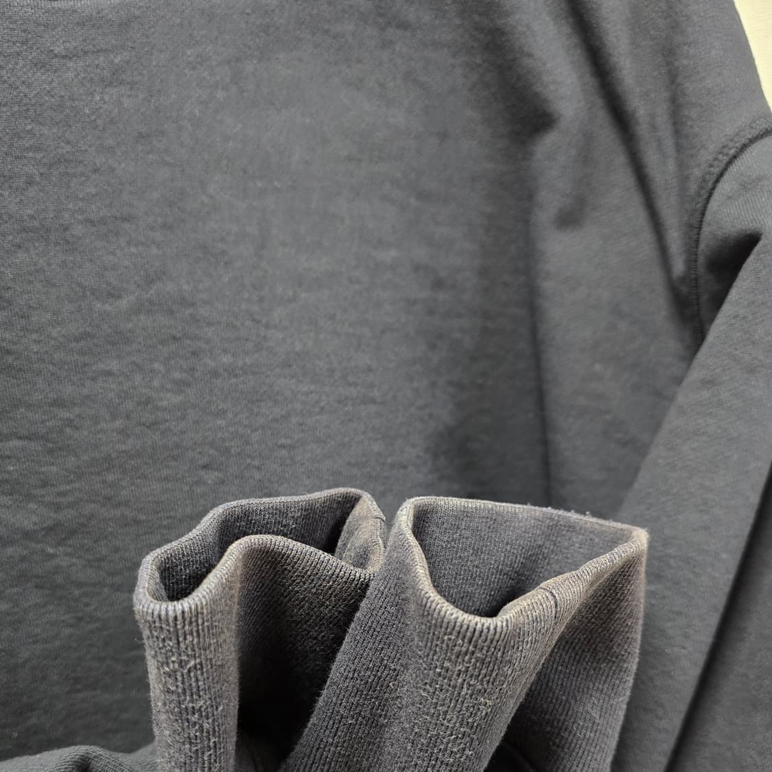 우영미 백로고 절개 맨투맨 48사이즈 판매 상품이미지4