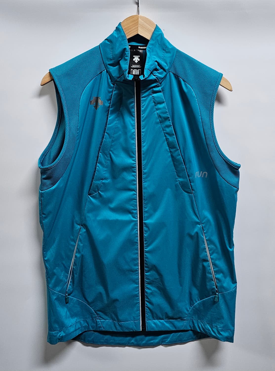 데상트 러닝 베스트 M 상품이미지1