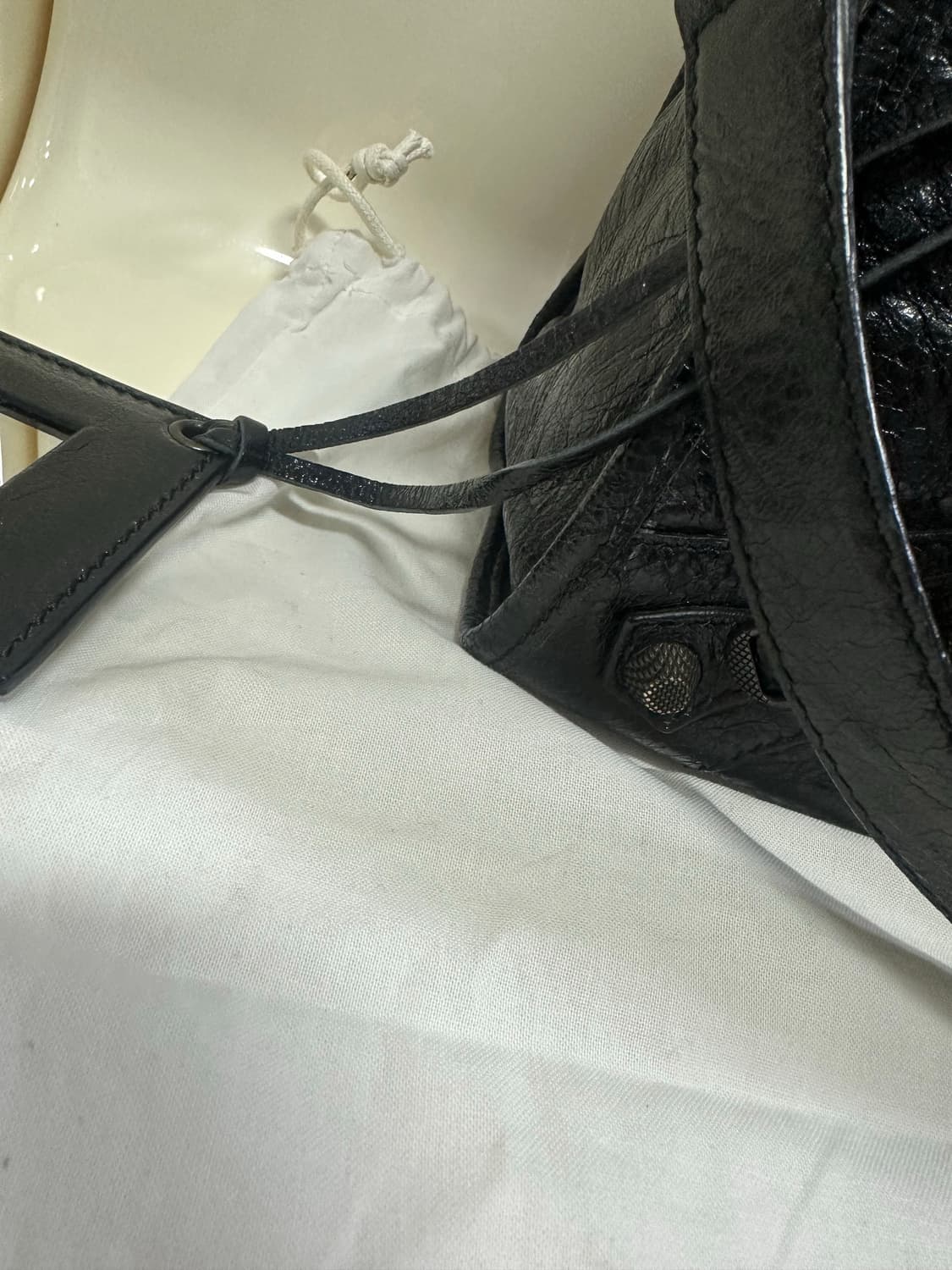 [A+ 정품] 발렌시아가 시티 모터백 미디움 블랙 상품이미지7