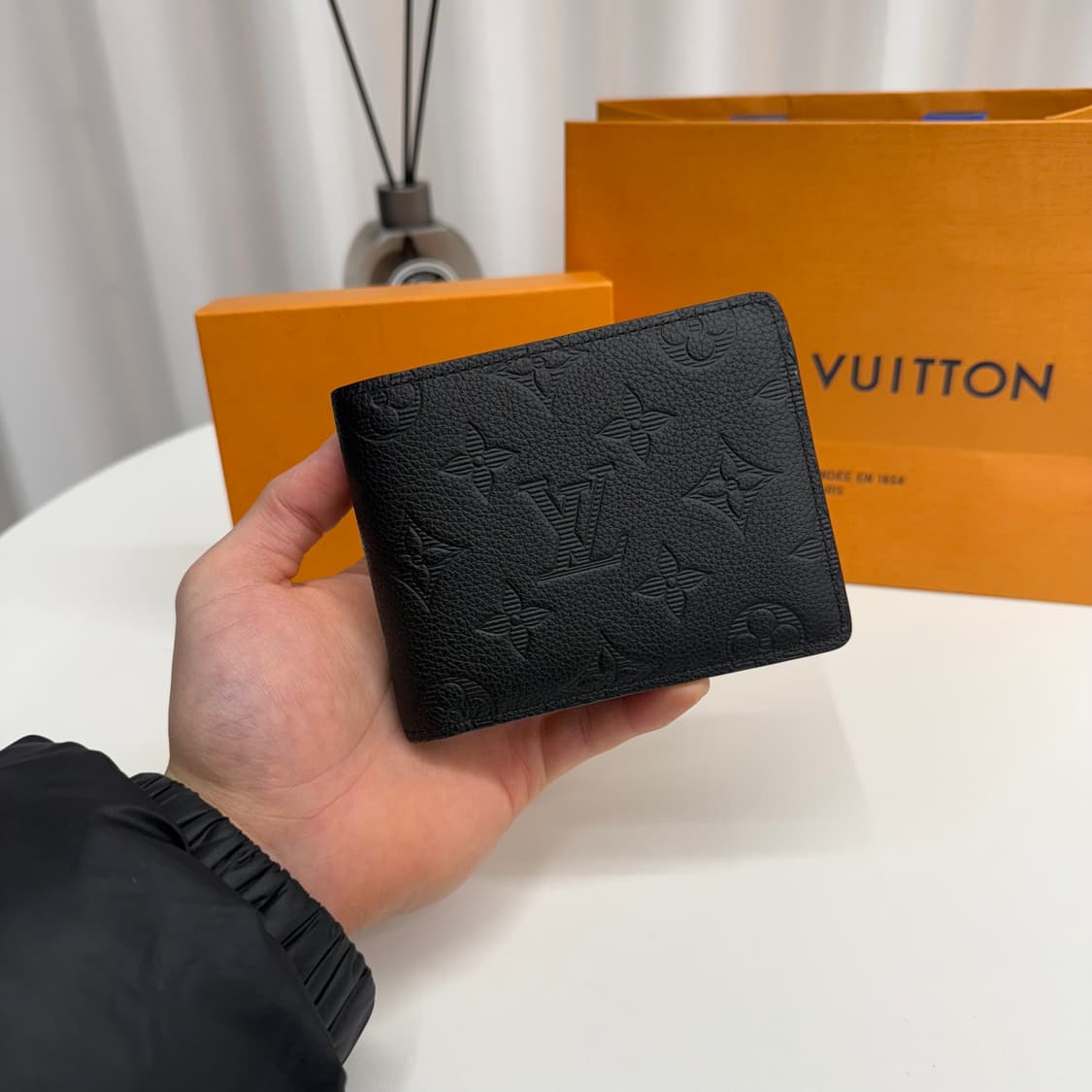 [25년] 루이비통 쉐도우 멀티플 월릿 반지갑 상품이미지1