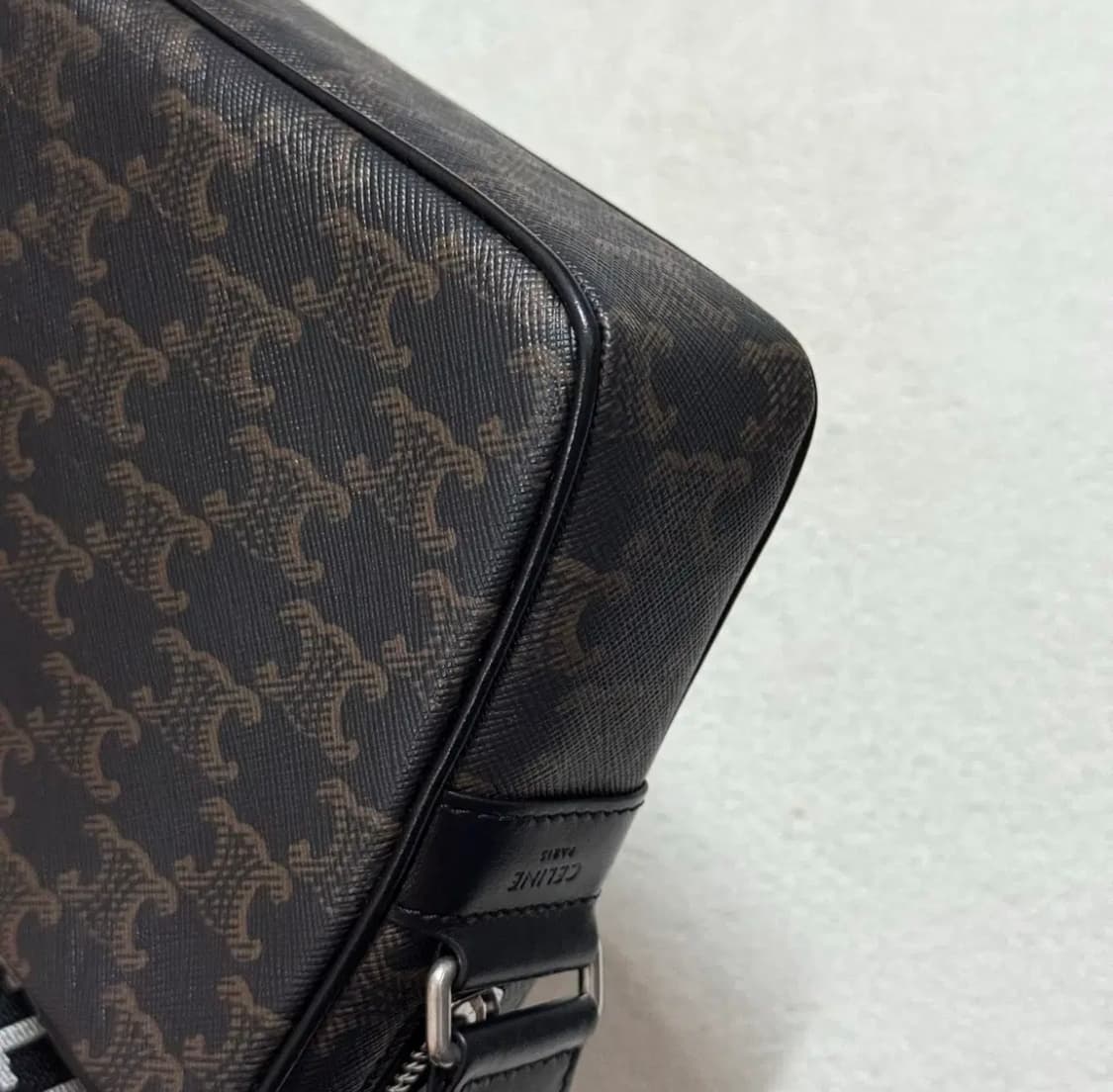 셀린느 트리옹프 메신저백 상품이미지5