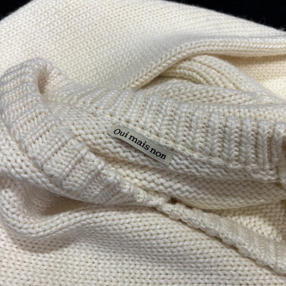 FREE 위메농 OUI MAIS NON 아이보리 로웰 알파카 브이넥 니트 상품이미지5