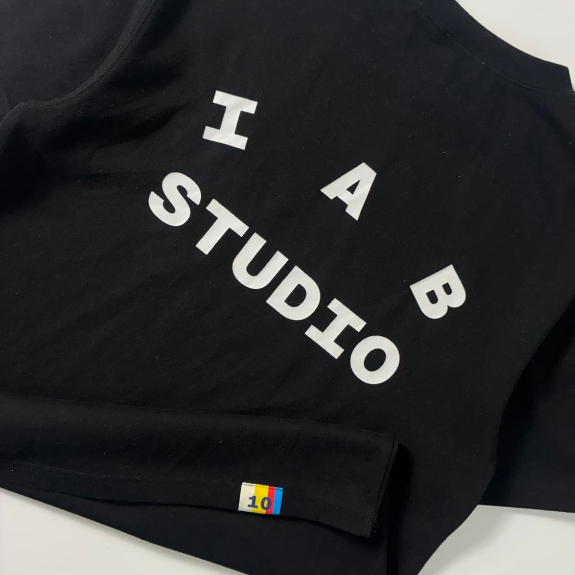 IAB studio  아이앱스튜디오 스펠아웃 블랙 반팔티셔츠  상품이미지5