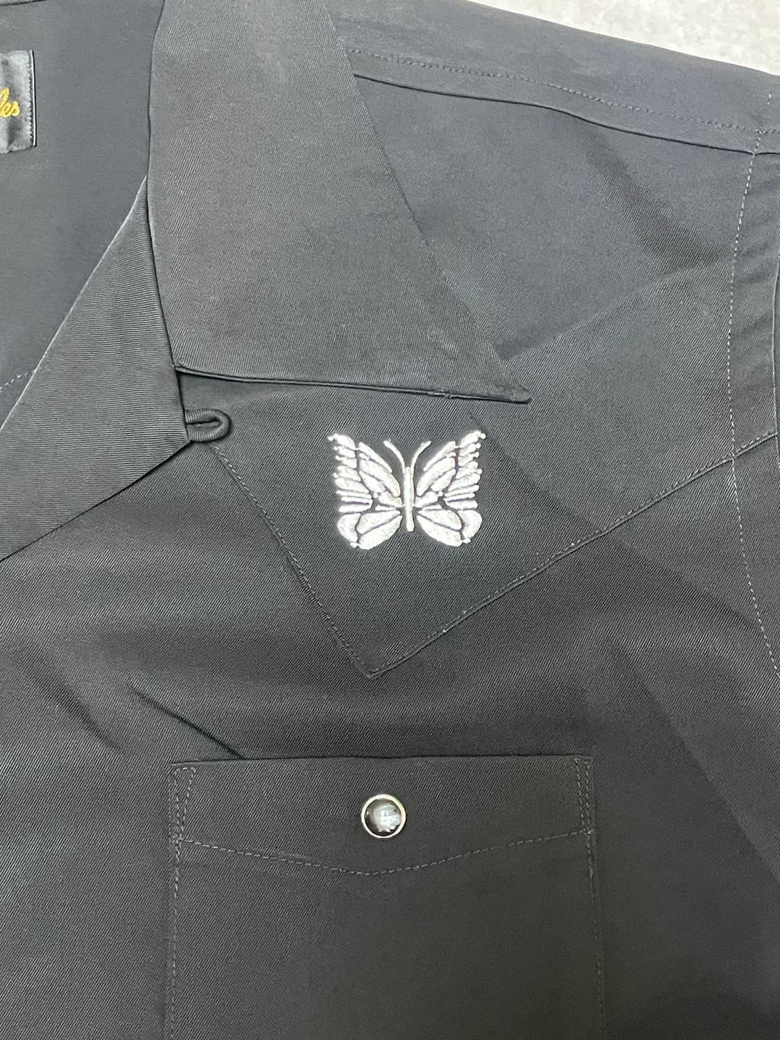 니들스 나비 자수 반팔 셔츠 블랙 L size 상품이미지3