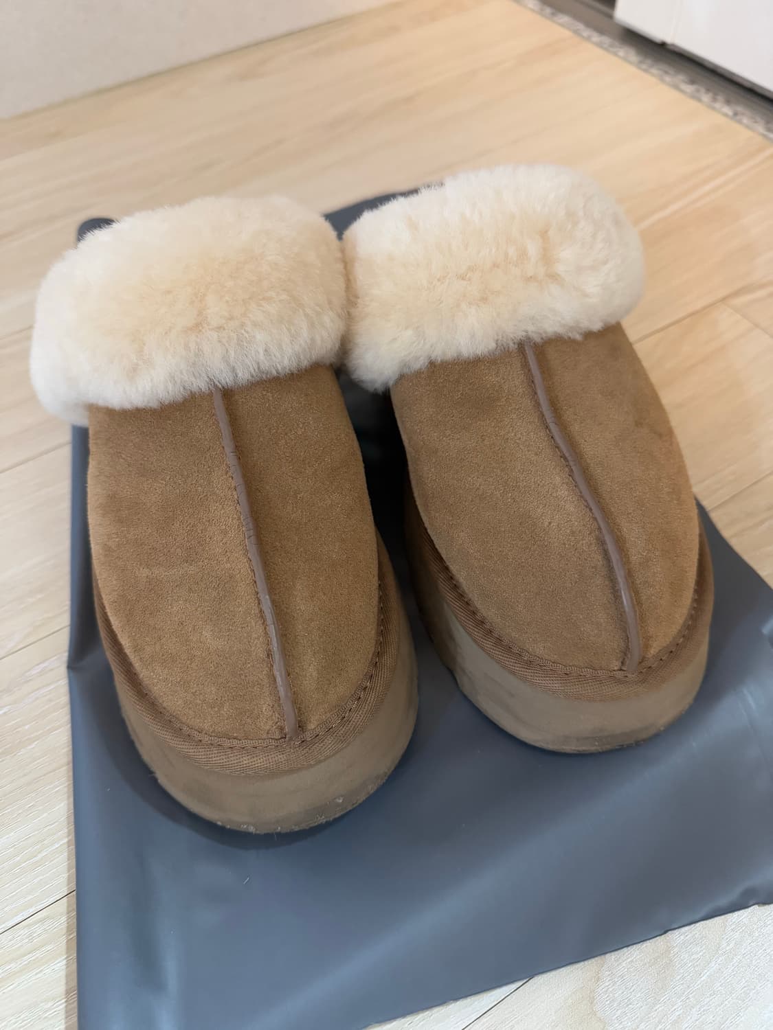 어그 디스케트 슬리퍼 체스트넛 240 상품이미지1