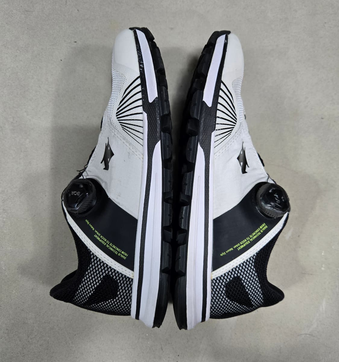 데상트 블레이즈 터프 와이어 러닝화 운동화 255mm 상품이미지4