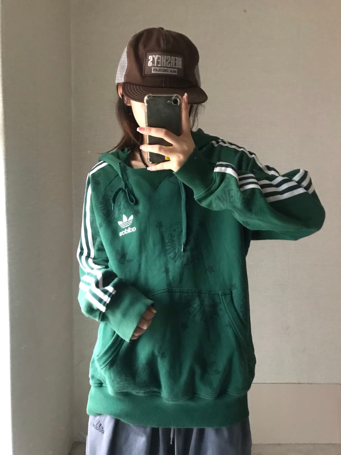아디다스 그린 오버핏 후드티 상품이미지2