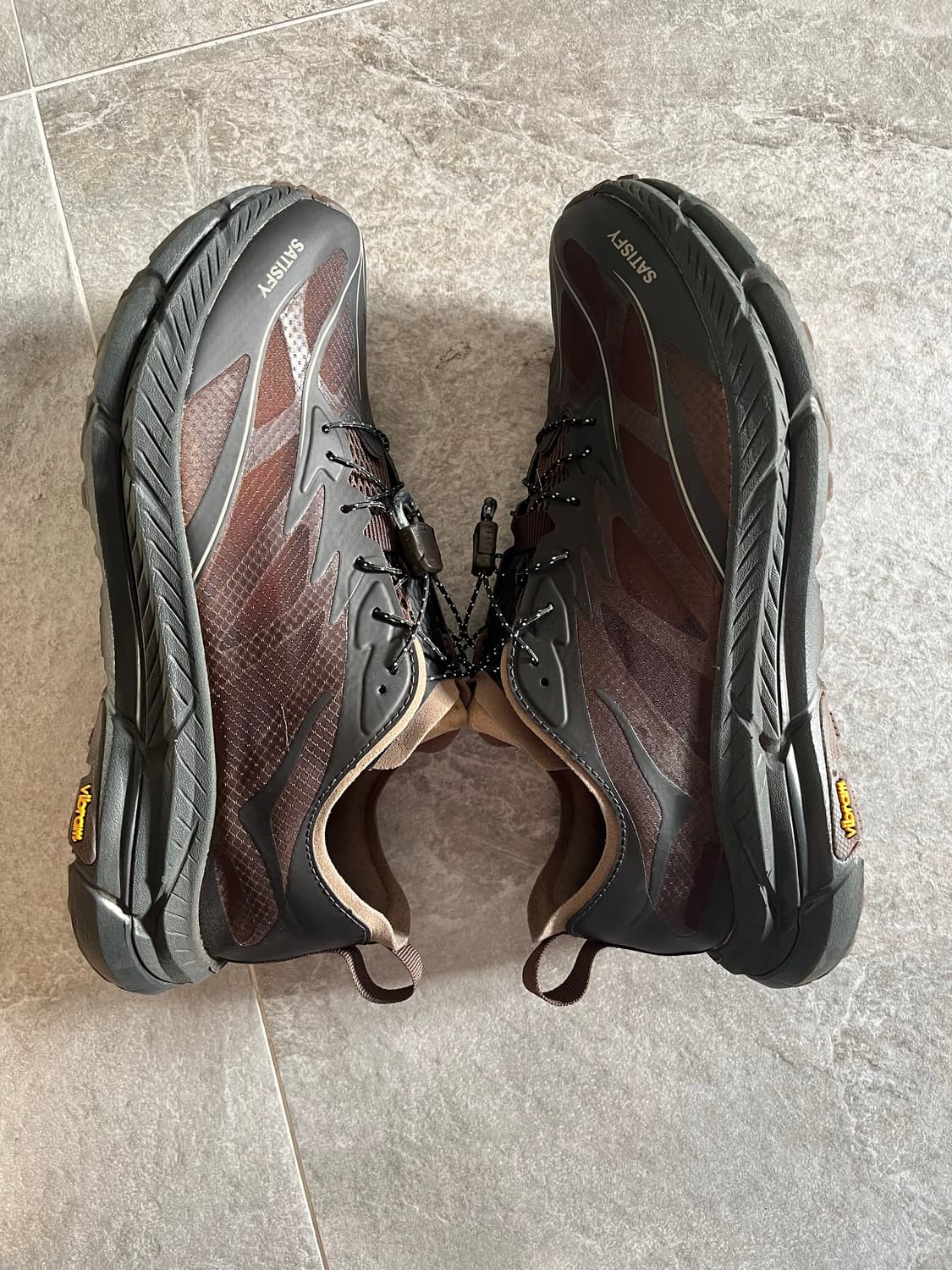 호카 x 새티스파이 마파테 스피드 4 라이트 커피 상품이미지4